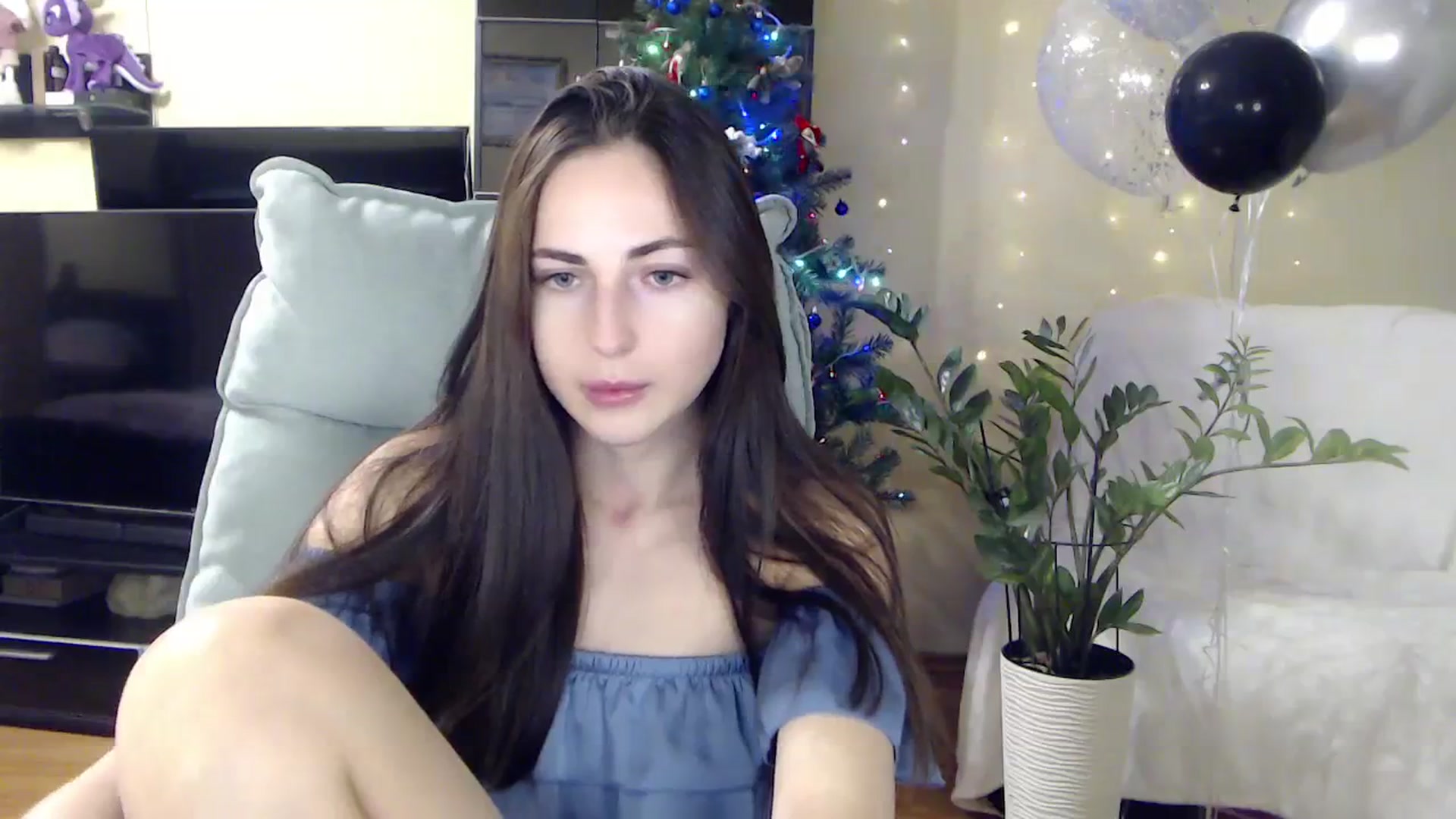 Gallery image thumbnail from AlinaJames's myfreecams stream on, 12/26/2023, 14:31 image 9 of 20