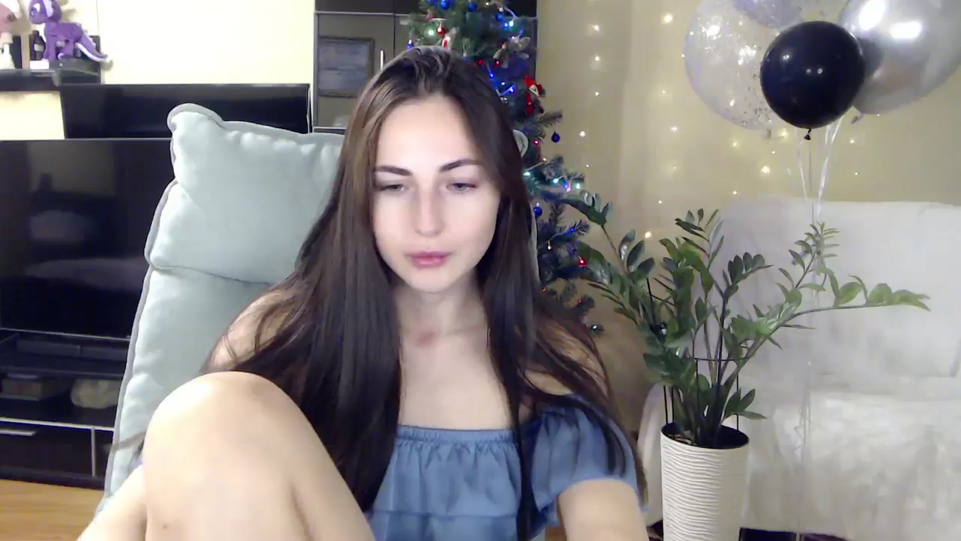 Gallery image thumbnail from AlinaJames's myfreecams stream on, 12/26/2023, 14:31 image 8 of 20