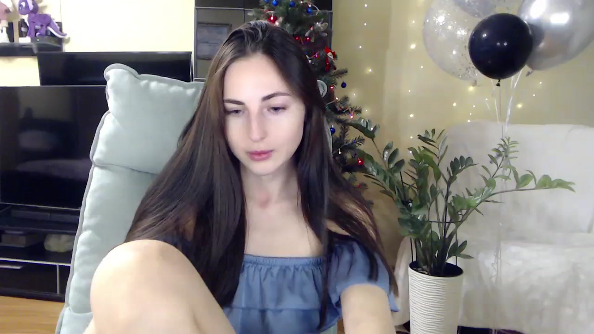 Gallery image thumbnail from AlinaJames's myfreecams stream on, 12/26/2023, 14:31 image 4 of 20