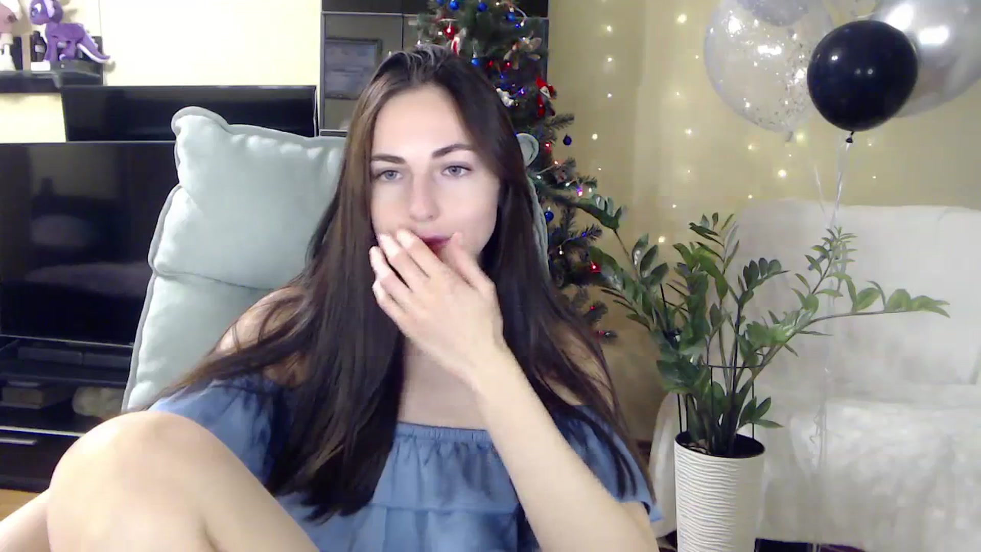 Gallery image thumbnail from AlinaJames's myfreecams stream on, 12/26/2023, 14:31 image 6 of 20