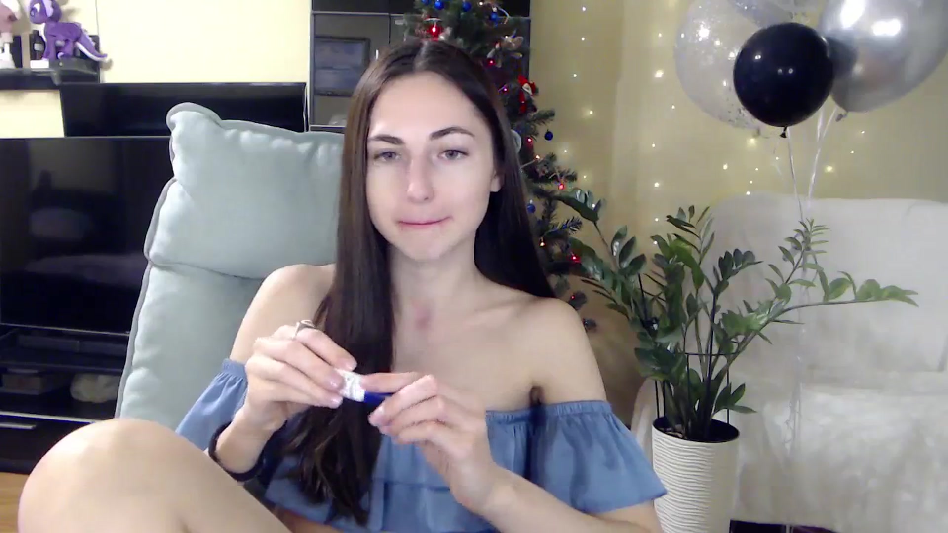 Gallery image thumbnail from AlinaJames's myfreecams stream on, 12/26/2023, 14:31 image 3 of 20