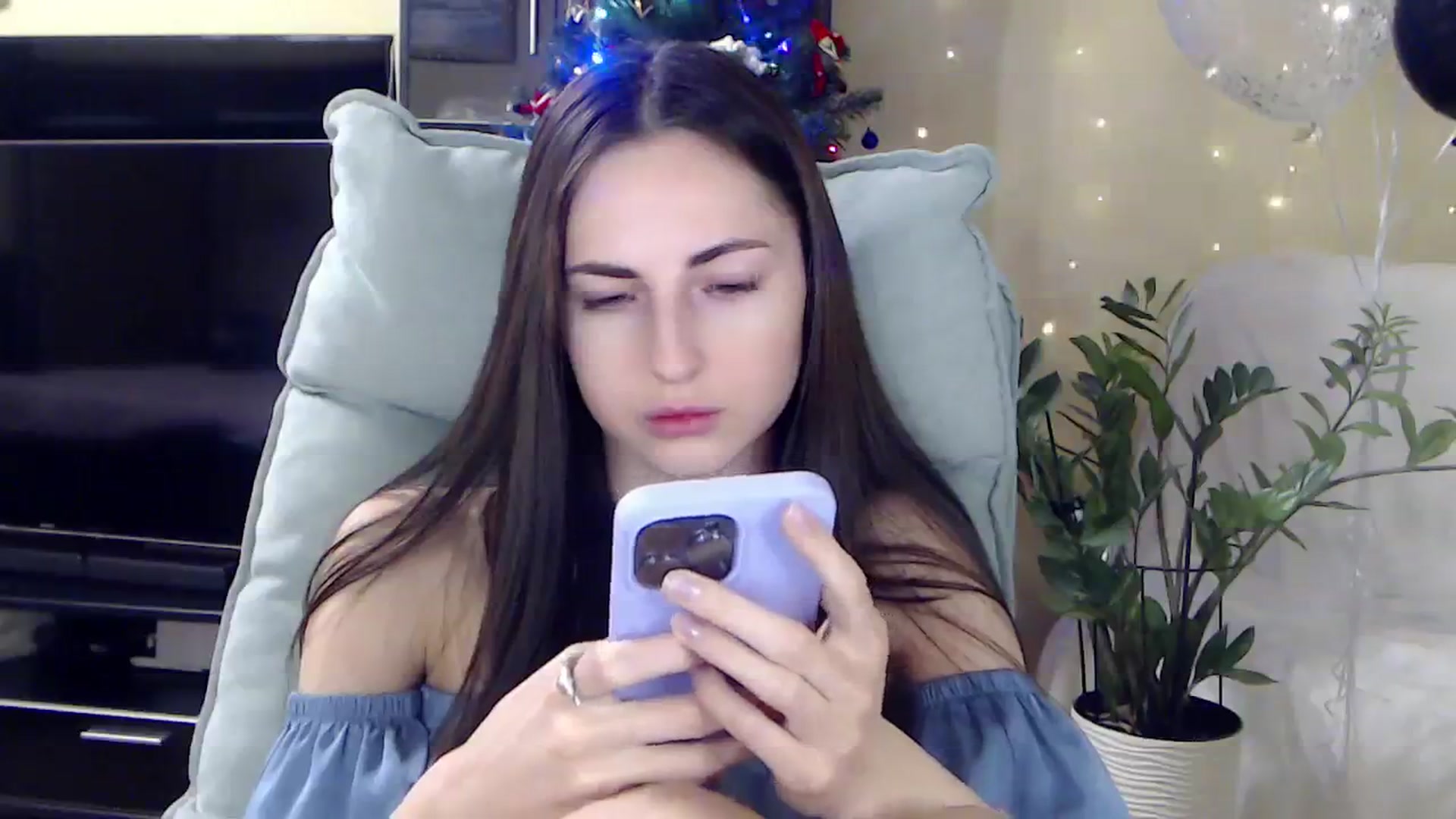 Gallery image thumbnail from AlinaJames's myfreecams stream on, 12/26/2023, 15:27 image 17 of 20