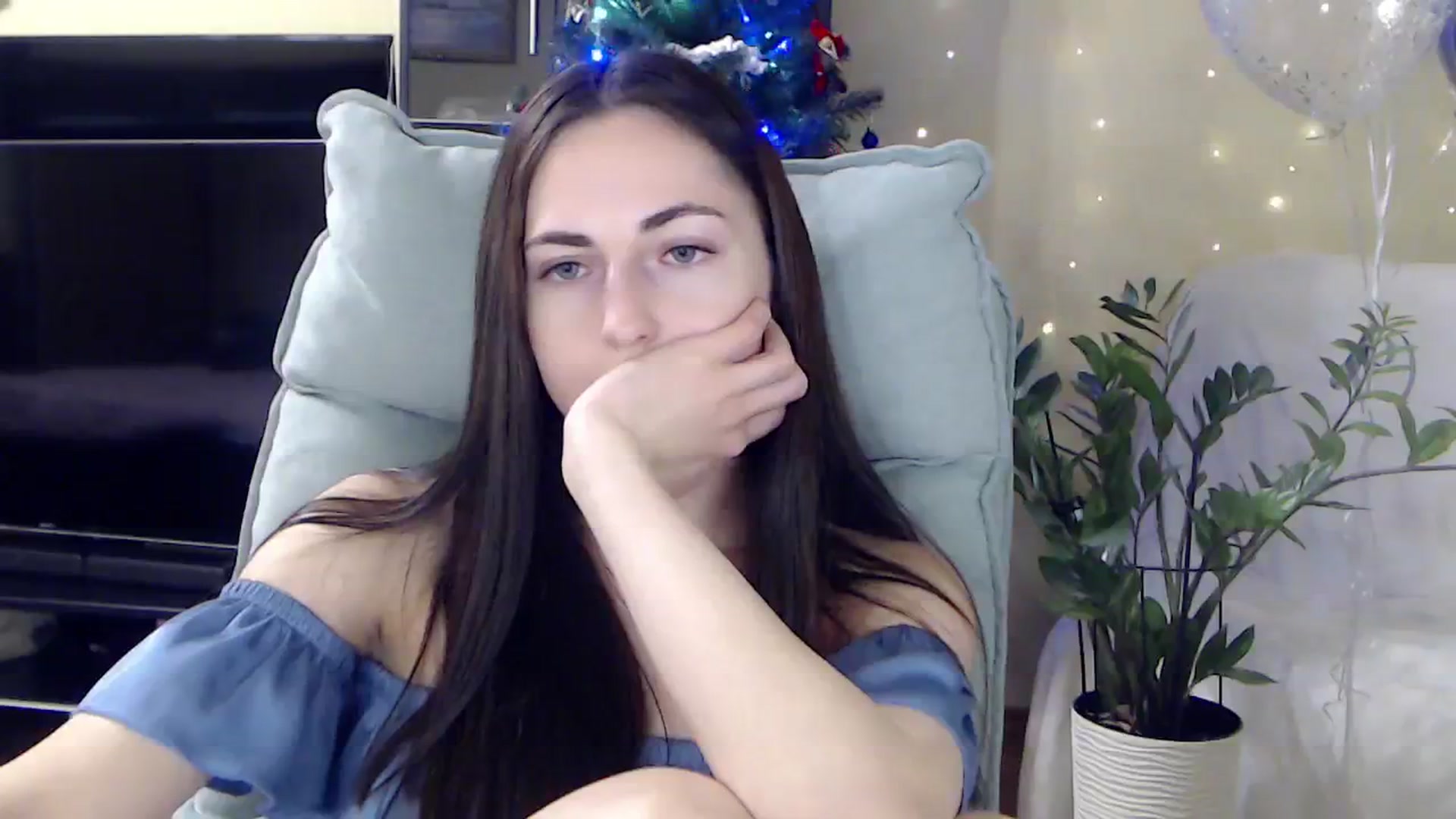 Gallery image thumbnail from AlinaJames's myfreecams stream on, 12/26/2023, 15:27 image 18 of 20