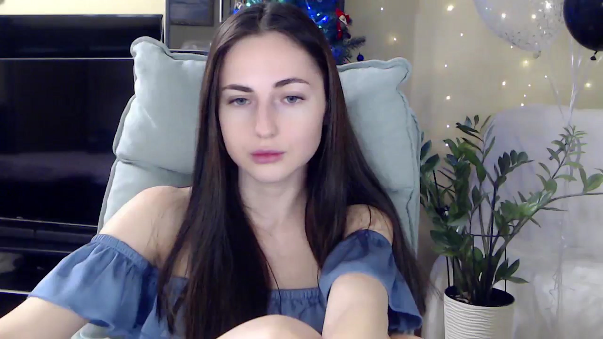 Gallery image thumbnail from AlinaJames's myfreecams stream on, 12/26/2023, 15:27 image 13 of 20