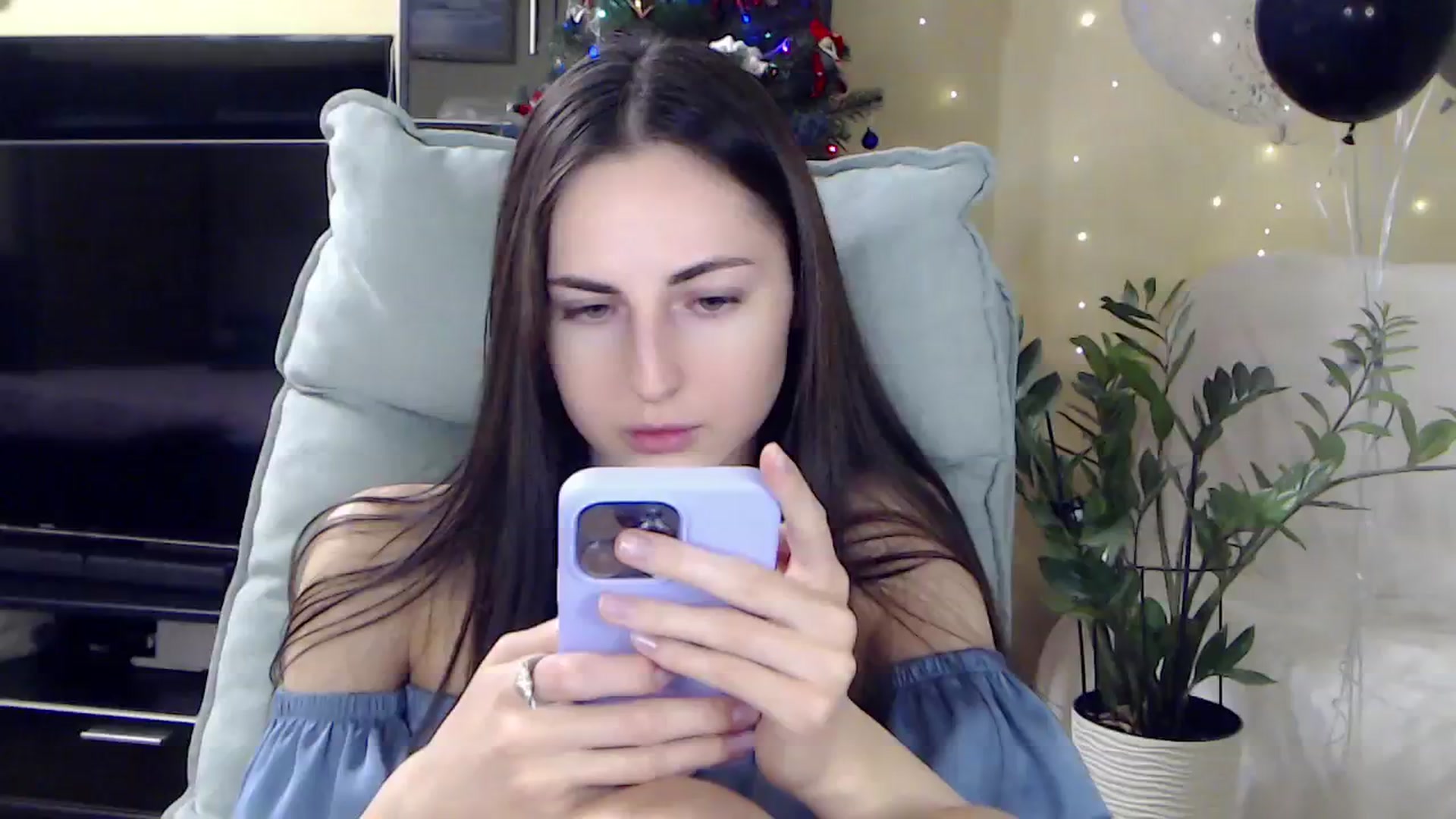 Gallery image thumbnail from AlinaJames's myfreecams stream on, 12/26/2023, 15:27 image 16 of 20