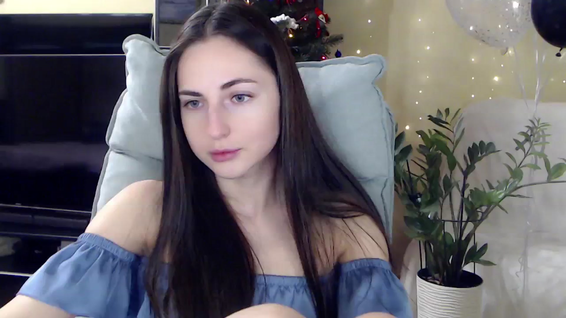Gallery image thumbnail from AlinaJames's myfreecams stream on, 12/26/2023, 15:27 image 14 of 20