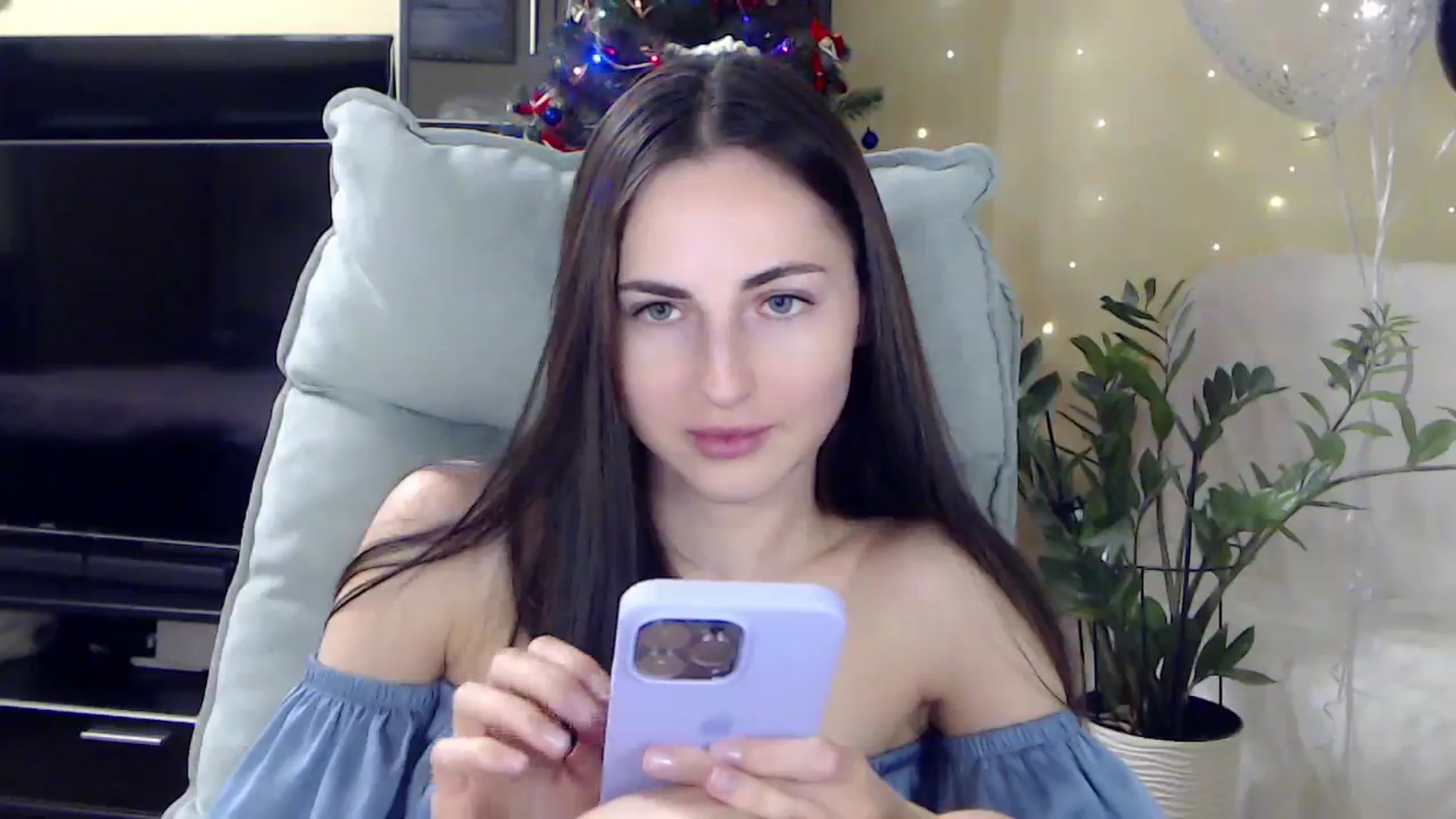 Gallery image thumbnail from AlinaJames's myfreecams stream on, 12/26/2023, 15:27 image 20 of 20