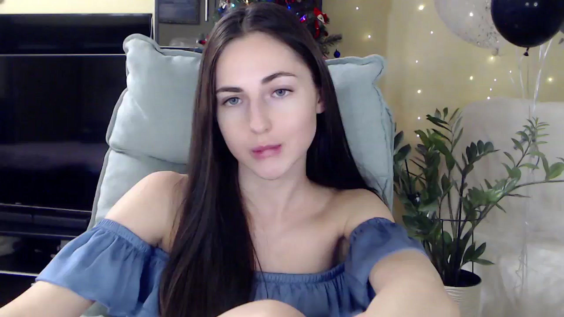 Gallery image thumbnail from AlinaJames's myfreecams stream on, 12/26/2023, 15:27 image 11 of 20