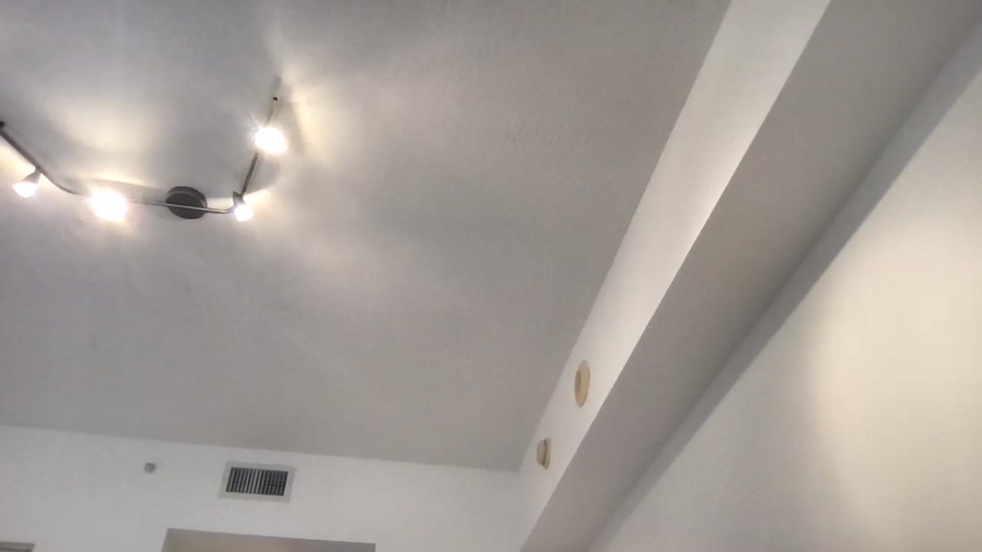 Gallery image thumbnail from AlinaRoss's myfreecams stream on, 12/03/2022, 01:58 image 15 of 20