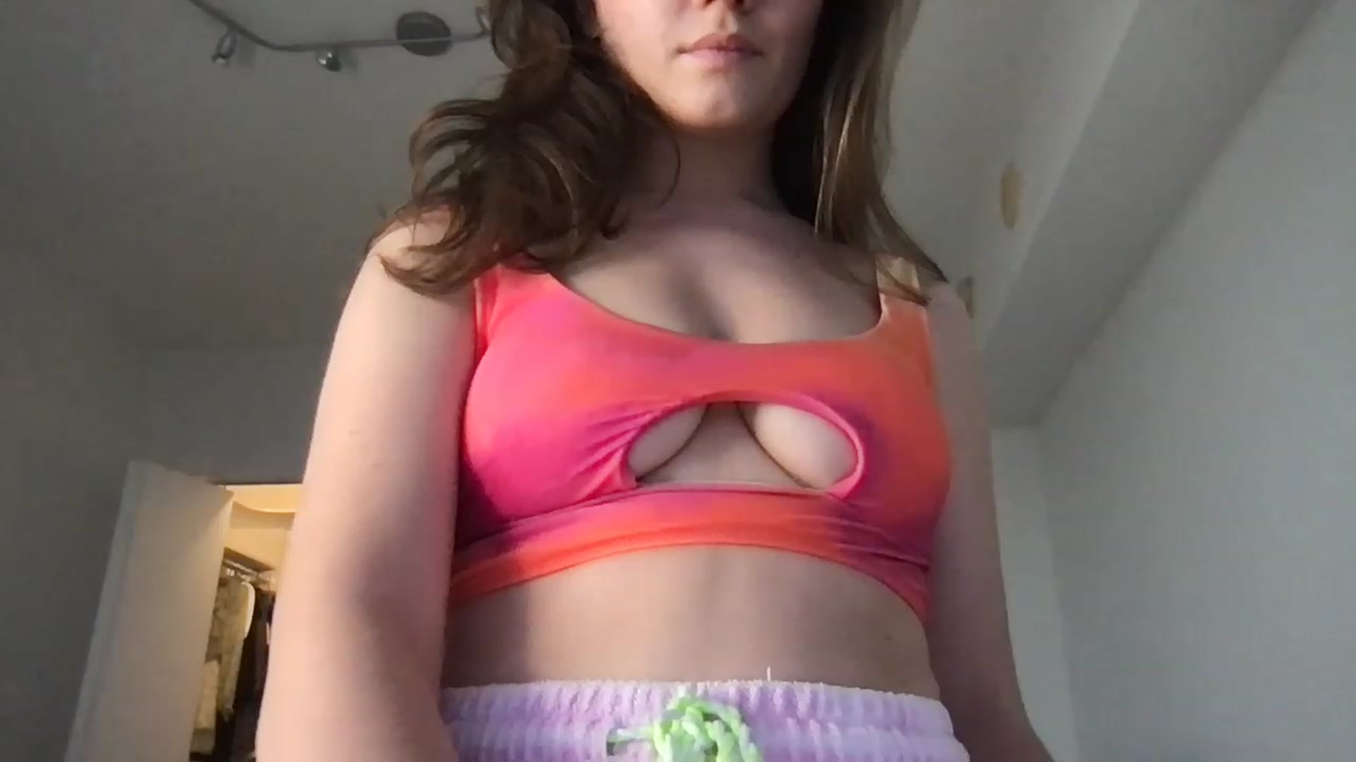 Gallery image thumbnail from AlinaRoss's myfreecams stream on, 12/03/2022, 23:12 image 12 of 20