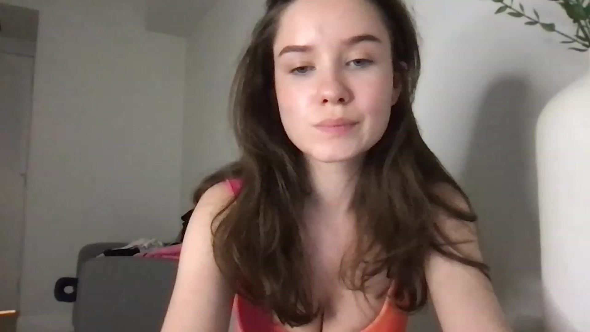 Gallery image thumbnail from AlinaRoss's myfreecams stream on, 12/03/2022, 23:36 image 19 of 20