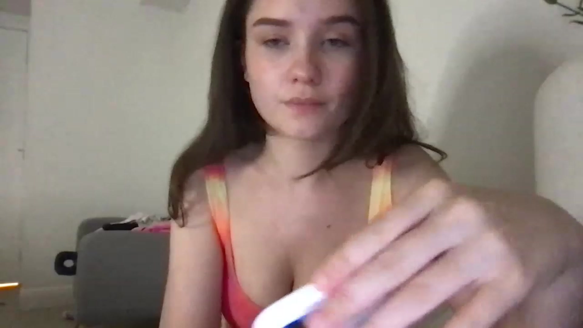 Gallery image thumbnail from AlinaRoss's myfreecams stream on, 12/03/2022, 23:36 image 4 of 20