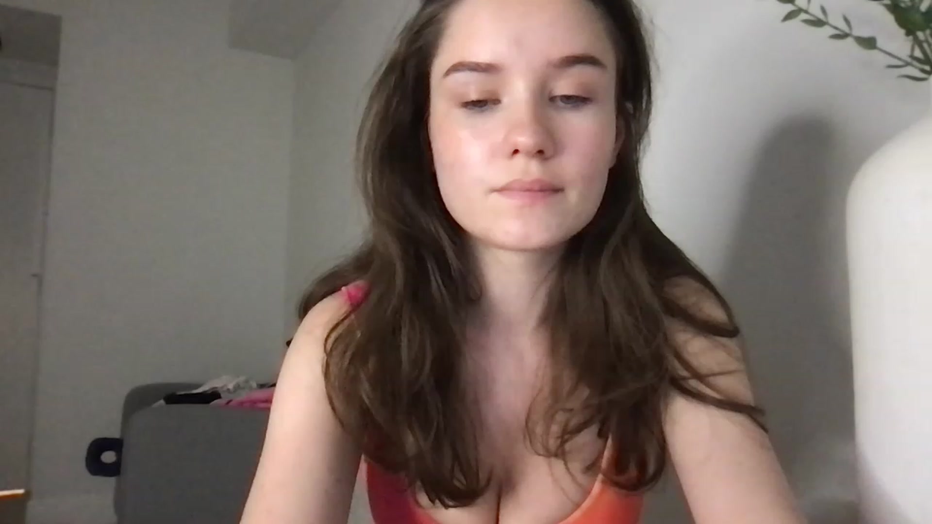 Gallery image thumbnail from AlinaRoss's myfreecams stream on, 12/03/2022, 23:36 image 18 of 20