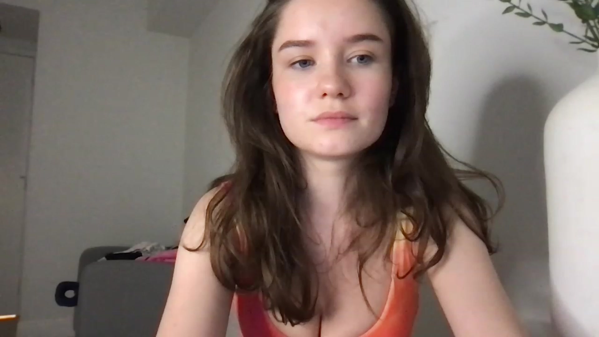 Gallery image thumbnail from AlinaRoss's myfreecams stream on, 12/03/2022, 23:36 image 12 of 20