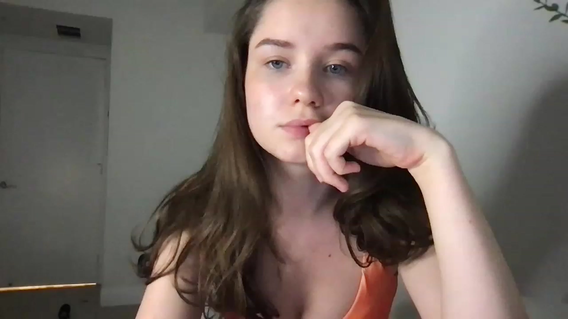 Gallery image thumbnail from AlinaRoss's myfreecams stream on, 12/04/2022, 24:46 image 5 of 20