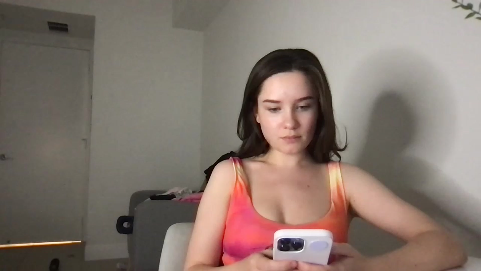 Gallery image thumbnail from AlinaRoss's myfreecams stream on, 12/04/2022, 24:46 image 6 of 20