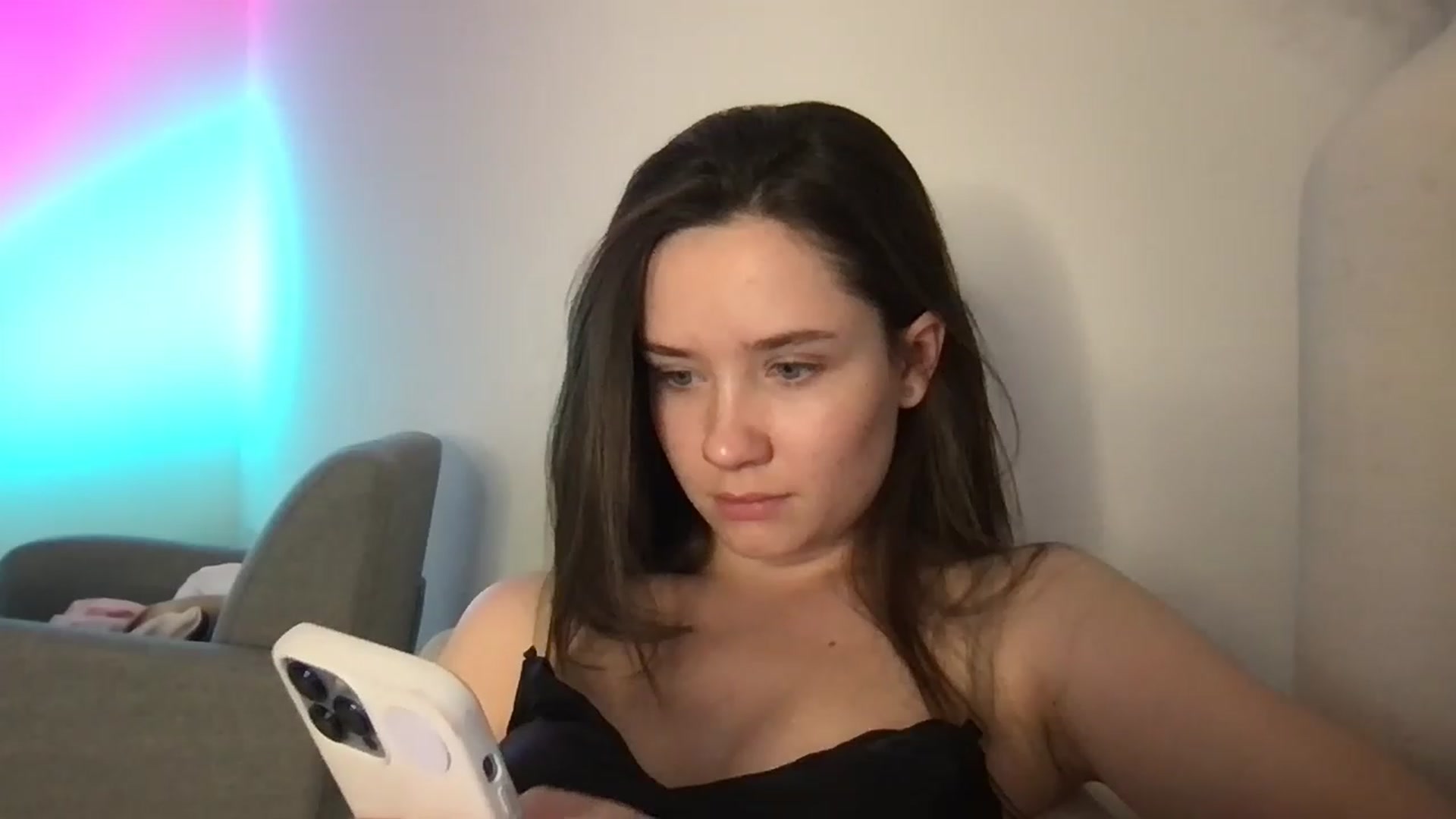 Gallery image thumbnail from AlinaRoss's myfreecams stream on, 12/11/2022, 24:20 image 11 of 20