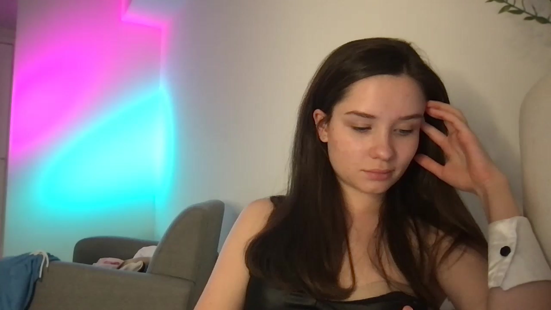 Gallery image thumbnail from AlinaRoss's myfreecams stream on, 12/11/2022, 24:20 image 16 of 20