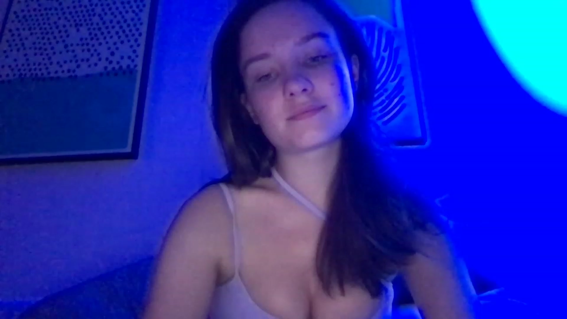 Gallery image thumbnail from AlinaRoss's myfreecams stream on, 12/11/2022, 09:12 image 20 of 20