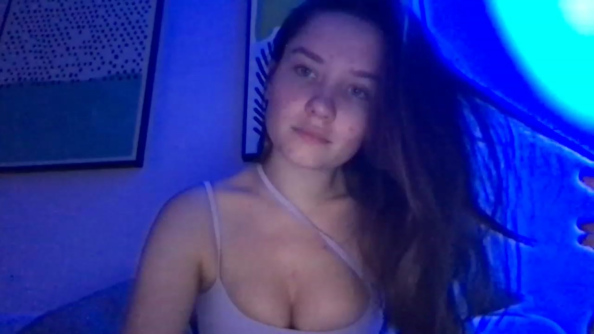 Gallery image thumbnail from AlinaRoss's myfreecams stream on, 12/11/2022, 09:12 image 2 of 20