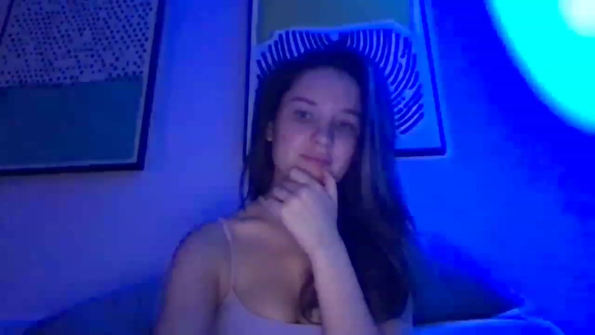 Gallery image thumbnail from AlinaRoss's myfreecams stream on, 12/11/2022, 09:12 image 9 of 20