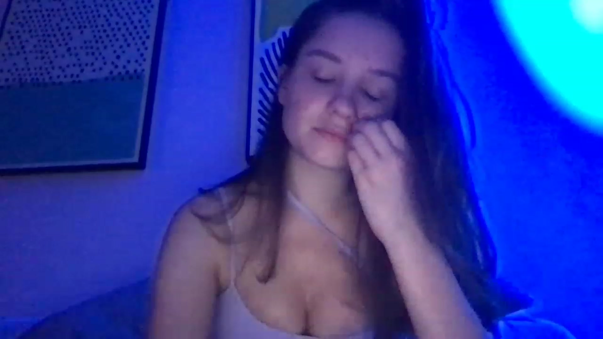 Gallery image thumbnail from AlinaRoss's myfreecams stream on, 12/11/2022, 09:12 image 4 of 20