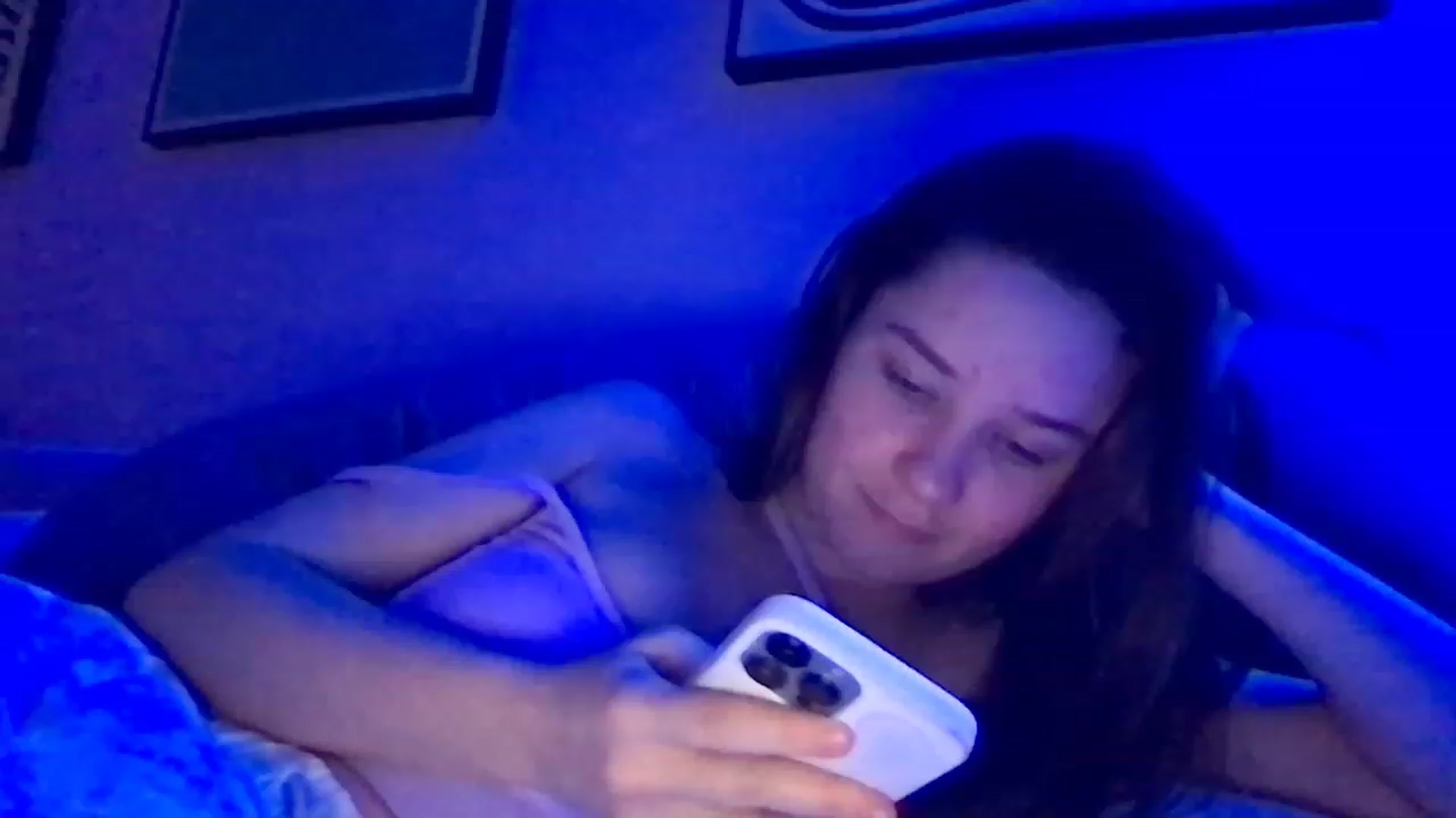 Gallery image thumbnail from AlinaRoss's myfreecams stream on, 12/11/2022, 09:57 image 2 of 20