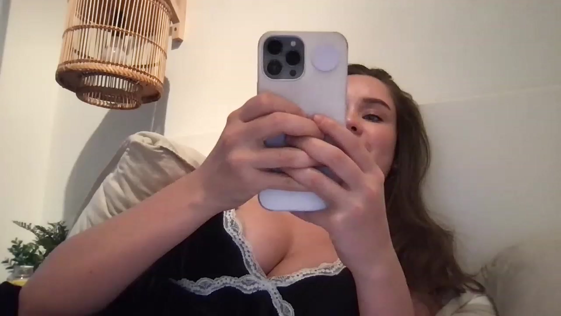 Gallery image thumbnail from AlinaRoss's myfreecams stream on, 01/04/2023, 23:07 image 9 of 20