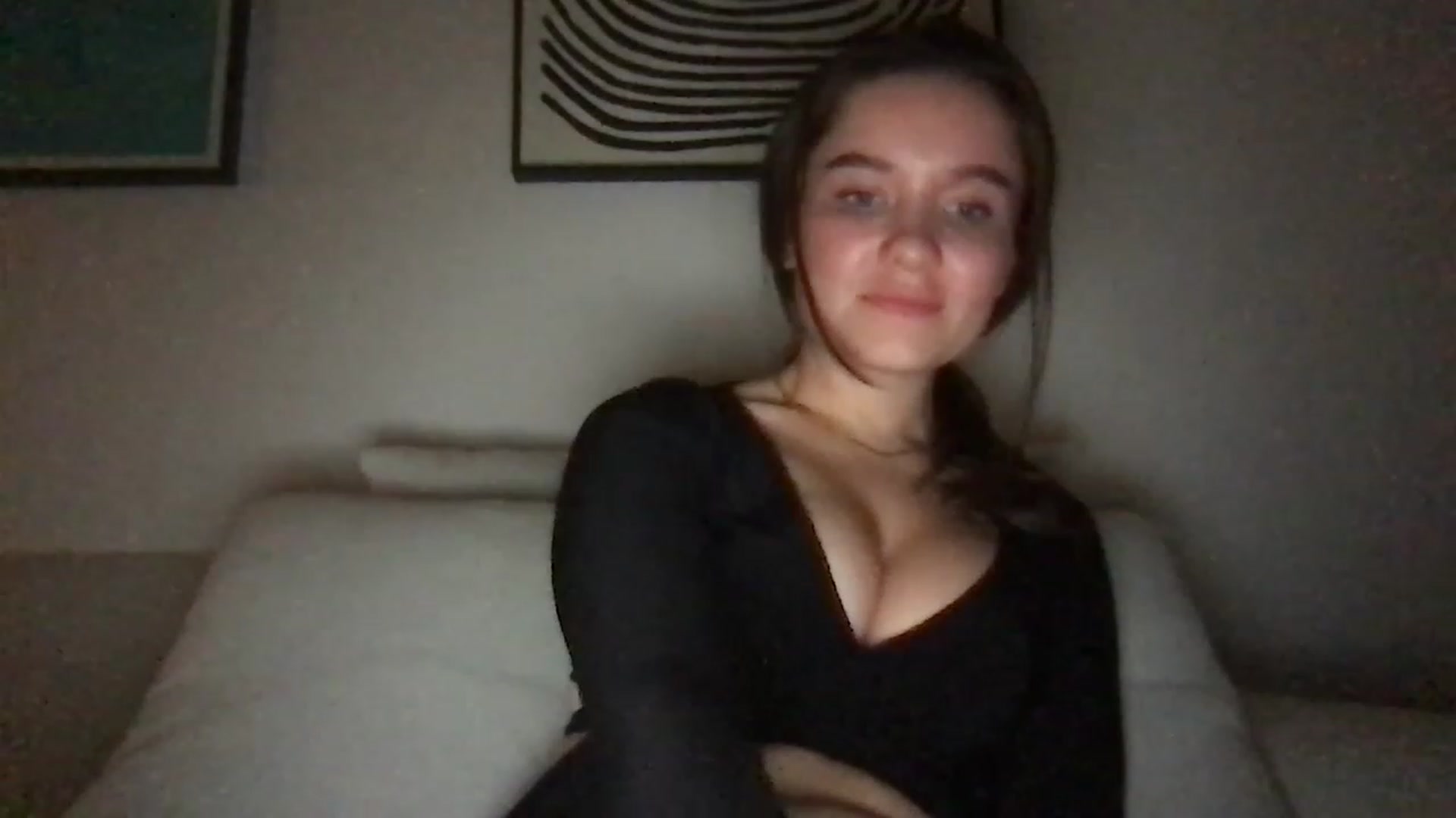 Gallery image thumbnail from AlinaRoss's myfreecams stream on, 01/31/2023, 06:37 image 4 of 20
