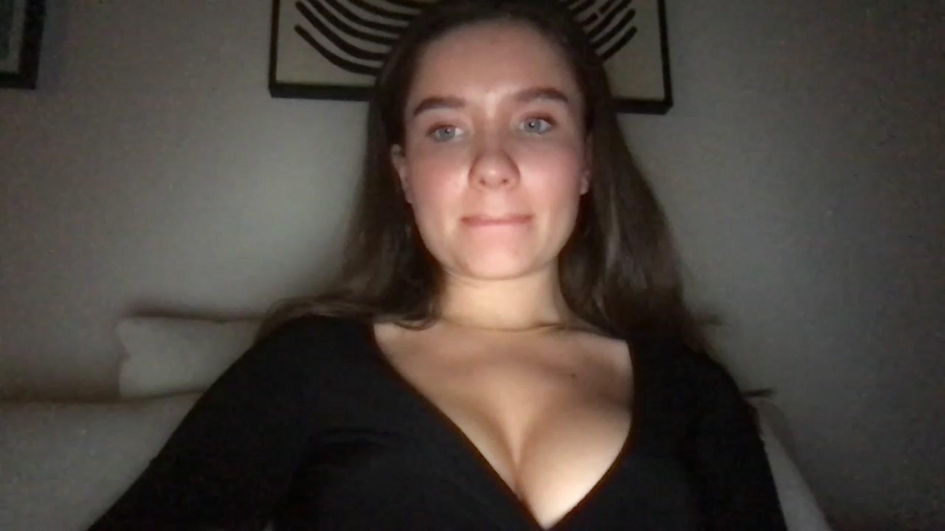 Gallery image thumbnail from AlinaRoss's myfreecams stream on, 01/31/2023, 08:18 image 3 of 20