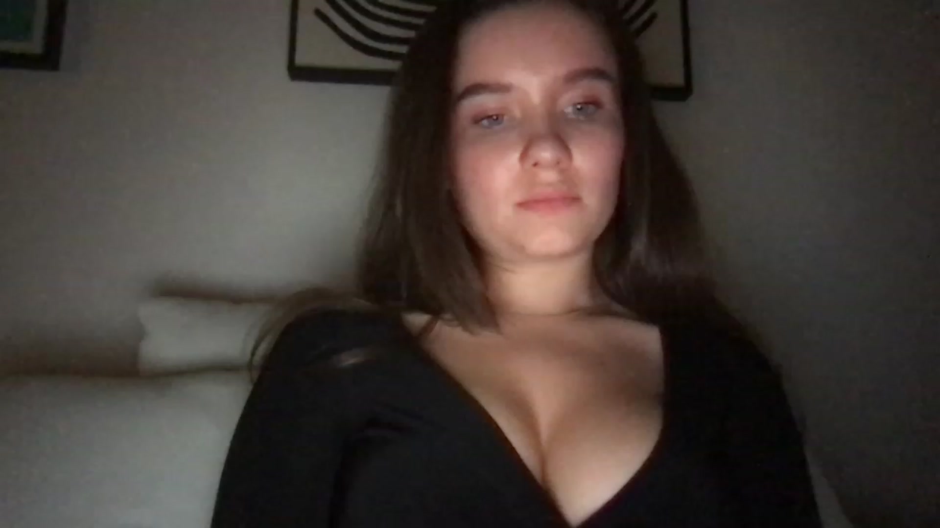 Gallery image thumbnail from AlinaRoss's myfreecams stream on, 01/31/2023, 08:18 image 4 of 20