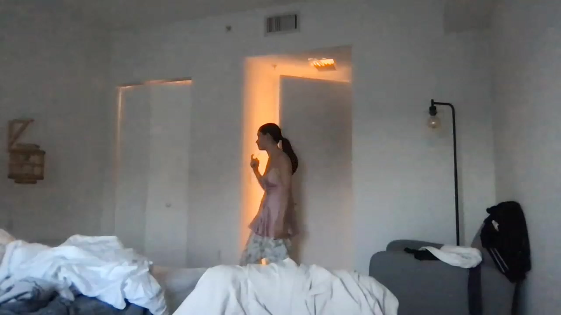 Gallery image thumbnail from AlinaRoss's myfreecams stream on, 02/10/2023, 23:04 image 14 of 20