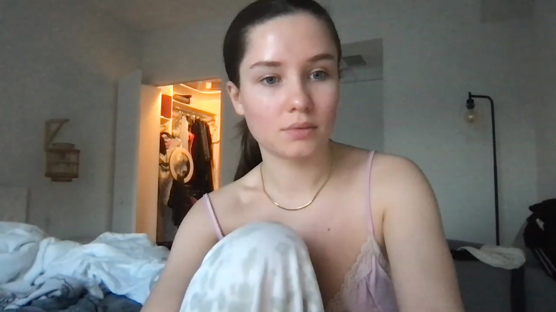 Gallery image thumbnail from AlinaRoss's myfreecams stream on, 02/10/2023, 23:04 image 15 of 20