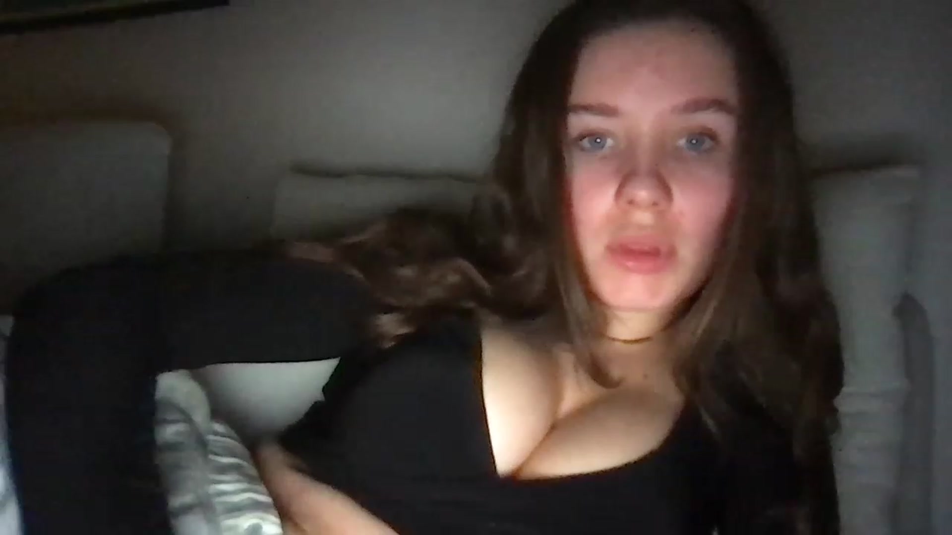 Gallery image thumbnail from AlinaRoss's myfreecams stream on, 02/18/2023, 03:28 image 4 of 20