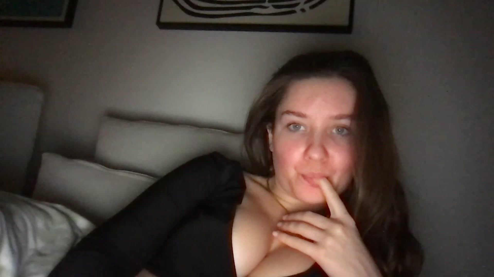 Gallery image thumbnail from AlinaRoss's myfreecams stream on, 02/18/2023, 03:28 image 6 of 20