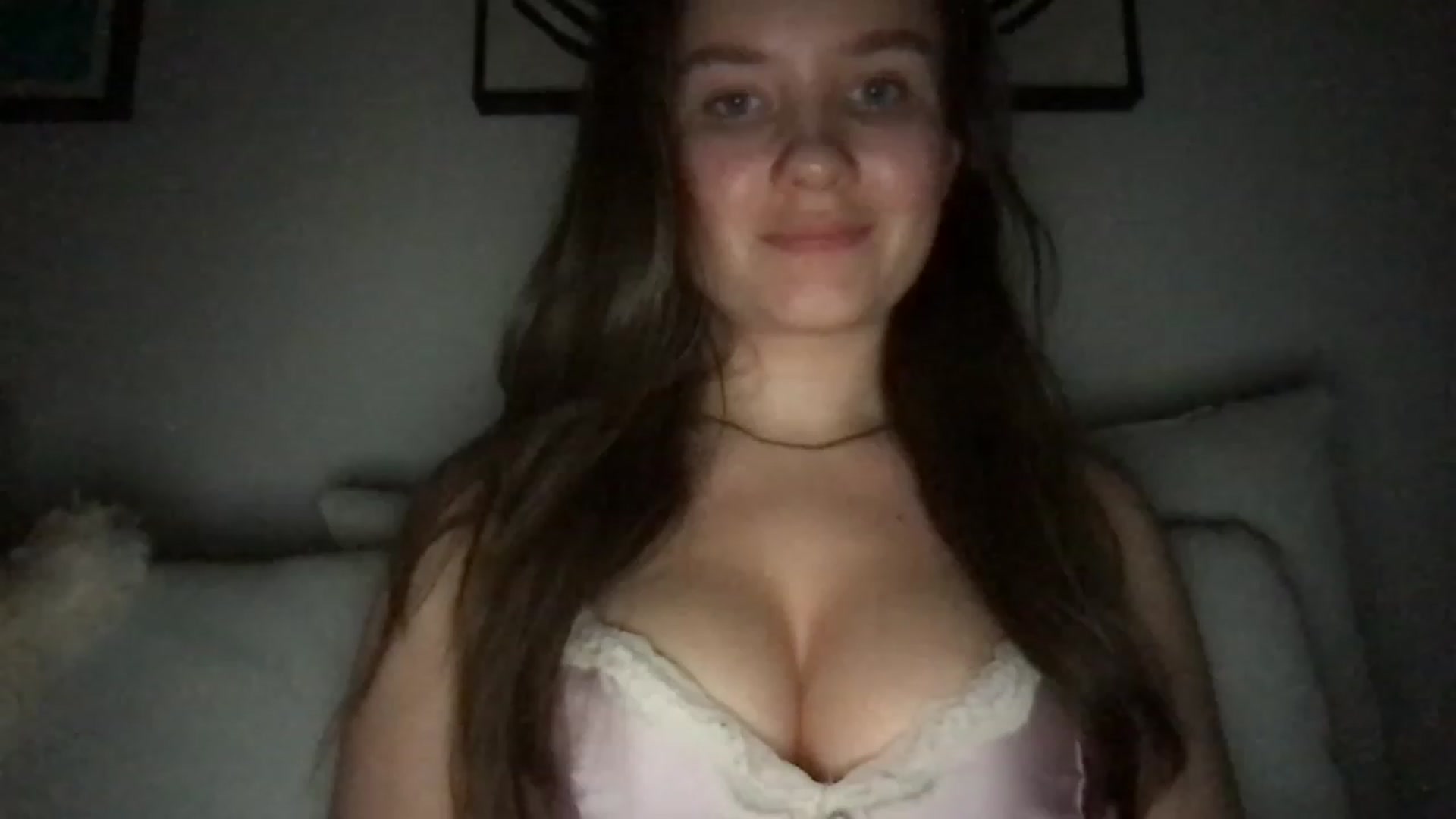 Gallery image thumbnail from AlinaRoss's myfreecams stream on, 02/20/2023, 06:02 image 13 of 20