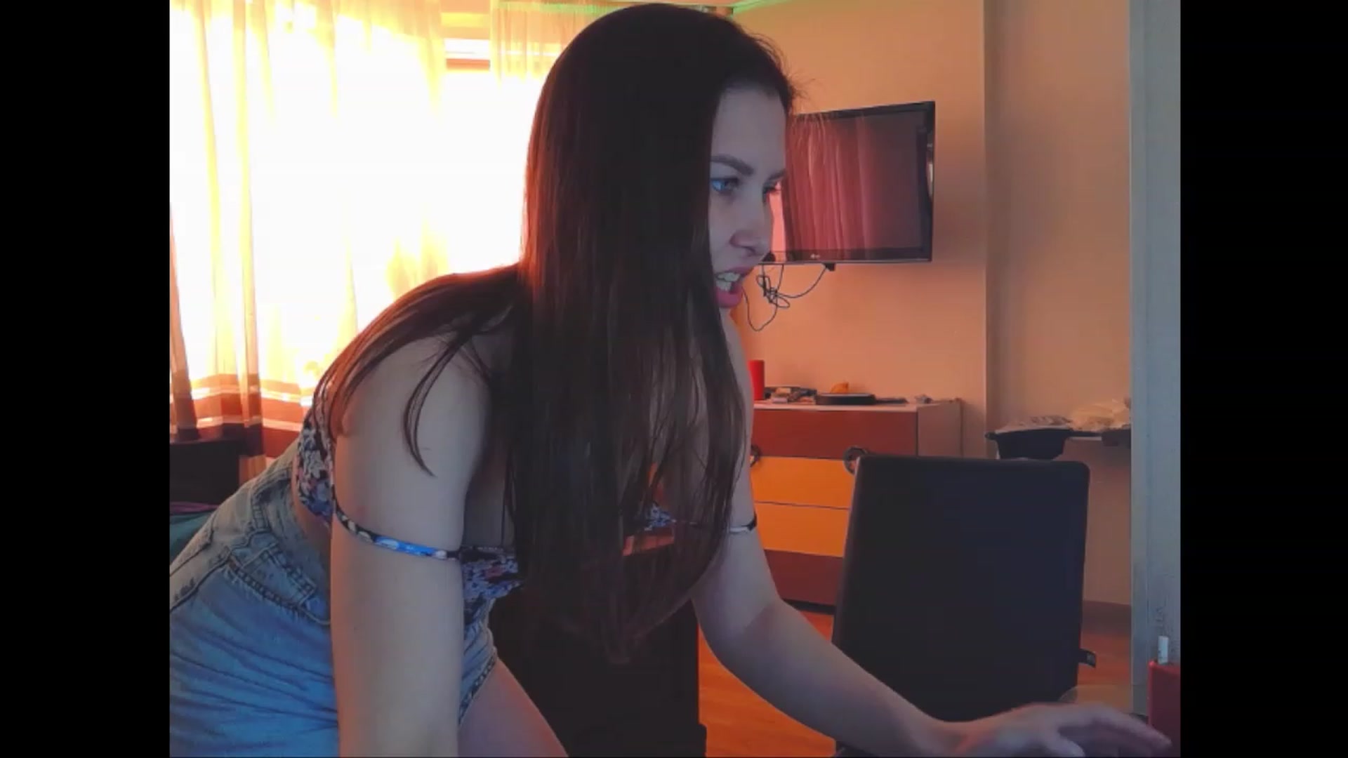 Gallery image thumbnail from Alina_Flores's myfreecams stream on, 07/16/2023, 15:36 image 9 of 20