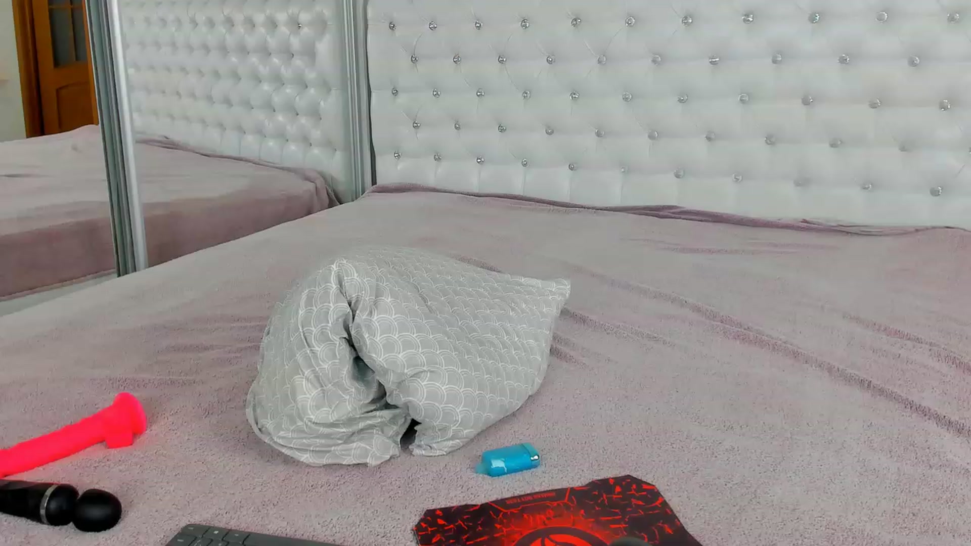 Gallery image thumbnail from Alina_Miss's myfreecams stream on, 12/19/2022, 02:26 image 10 of 20