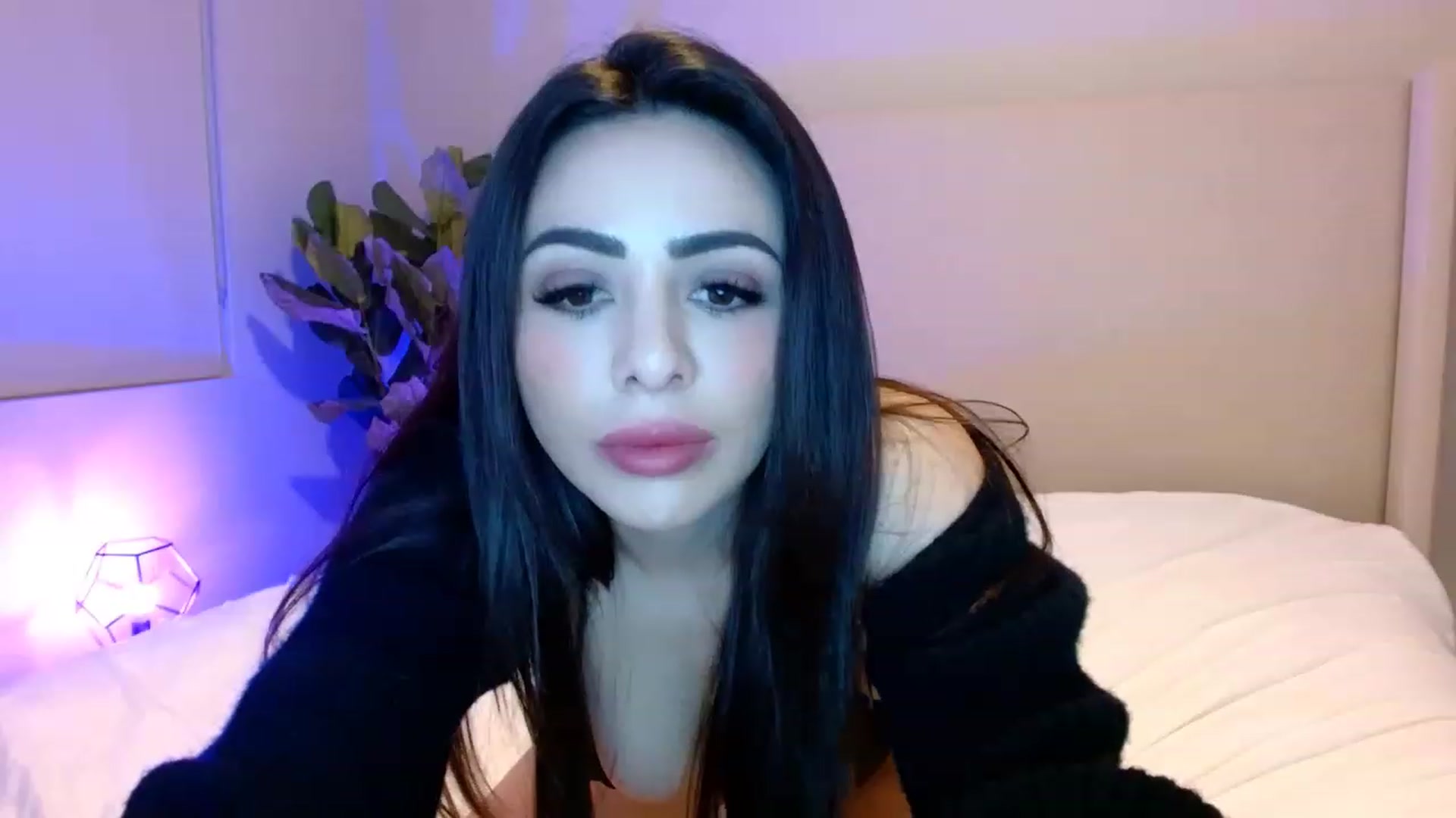 Gallery image thumbnail from Alinagreyy's myfreecams stream on, 02/14/2023, 08:09 image 13 of 20