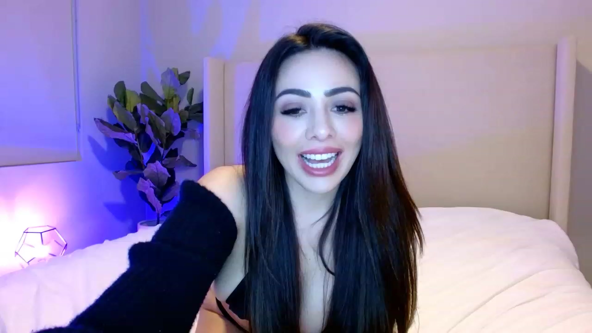 Gallery image thumbnail from Alinagreyy's myfreecams stream on, 02/14/2023, 08:09 image 9 of 20