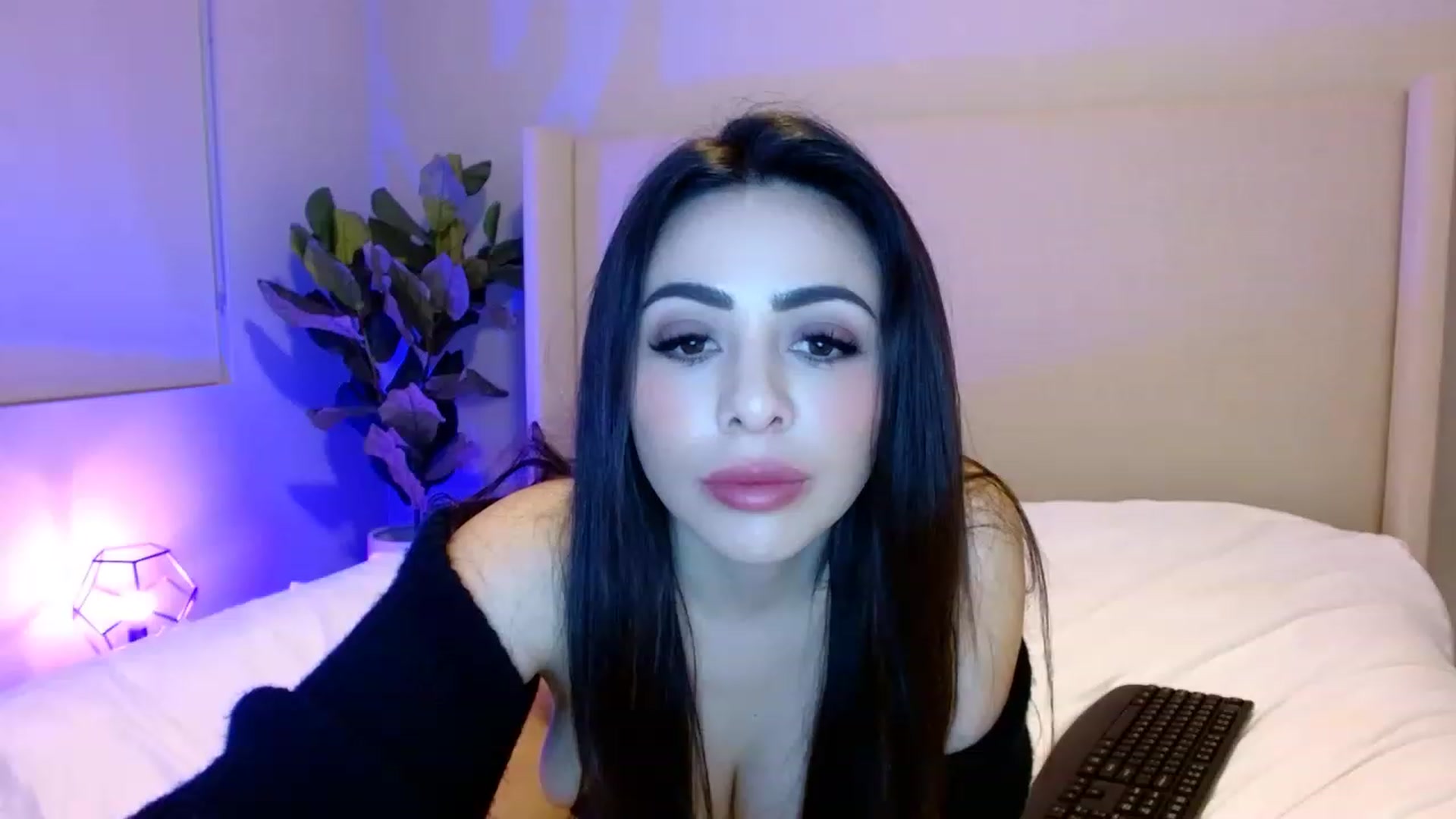 Gallery image thumbnail from Alinagreyy's myfreecams stream on, 02/14/2023, 08:09 image 20 of 20