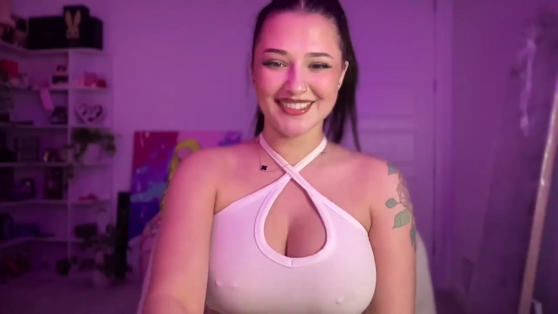 Gallery image thumbnail from Alinasnoww's myfreecams stream on, 02/04/2026, 05:28 image 7 of 20
