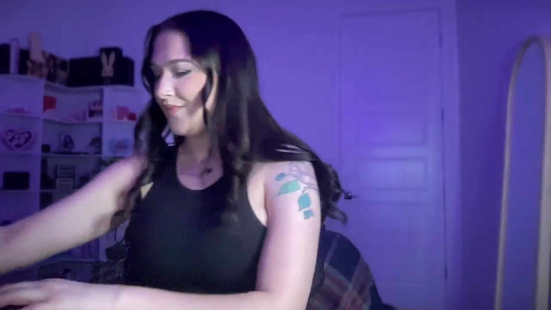 Gallery image thumbnail from Alinasnoww's myfreecams stream on, 02/18/2026, 06:45 image 18 of 20