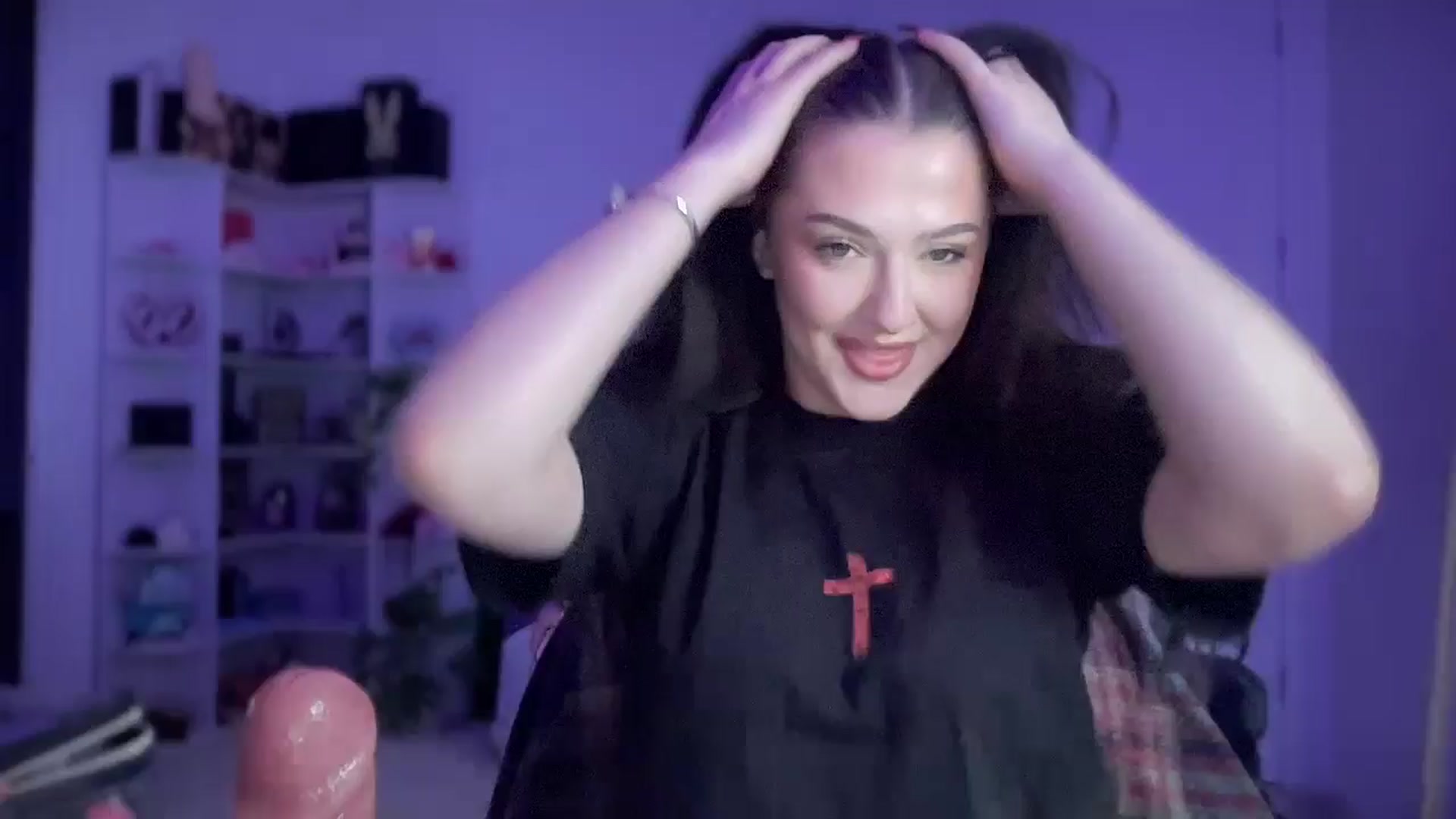 Gallery image thumbnail from Alinasnoww's myfreecams stream on, 02/19/2026, 01:34 image 14 of 20