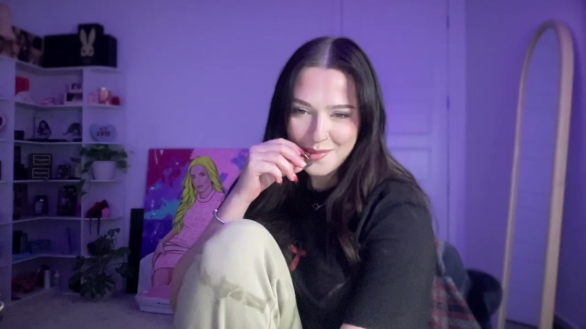 Gallery image thumbnail from Alinasnoww's myfreecams stream on, 02/19/2026, 01:34 image 4 of 20