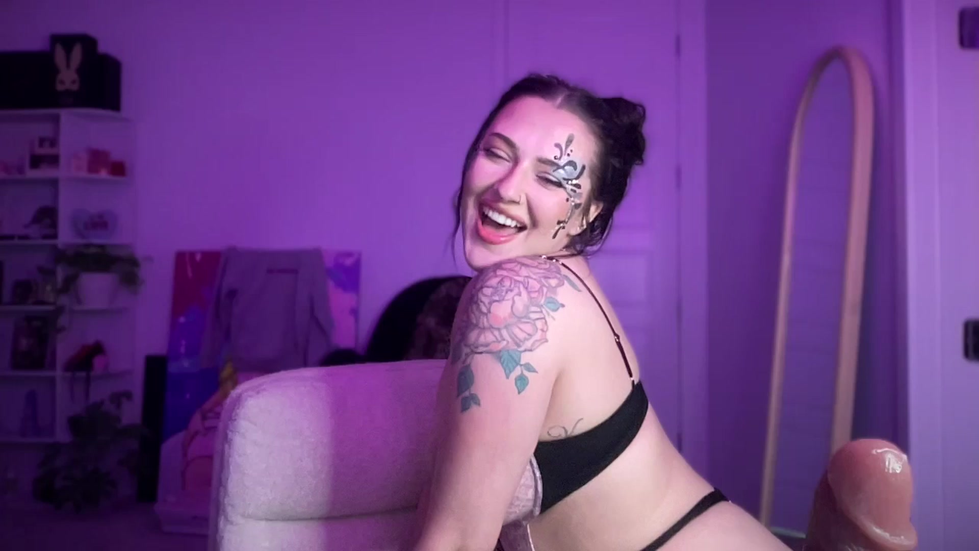 Gallery image thumbnail from Alinasnoww's myfreecams stream on, 02/23/2026, 04:28 image 14 of 20