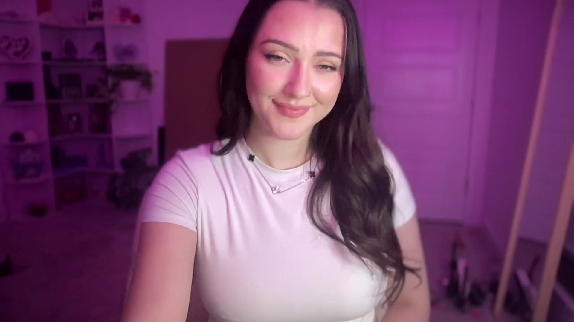 Gallery image thumbnail from Alinasnoww's myfreecams stream on, 03/01/2026, 12:37 image 16 of 20