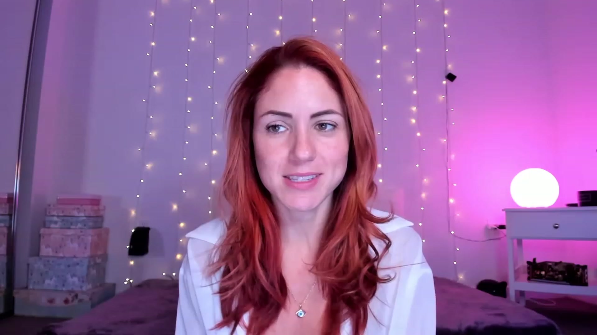 Gallery image thumbnail from AlisOnFire's myfreecams stream on, 11/16/2022, 07:46 image 15 of 20