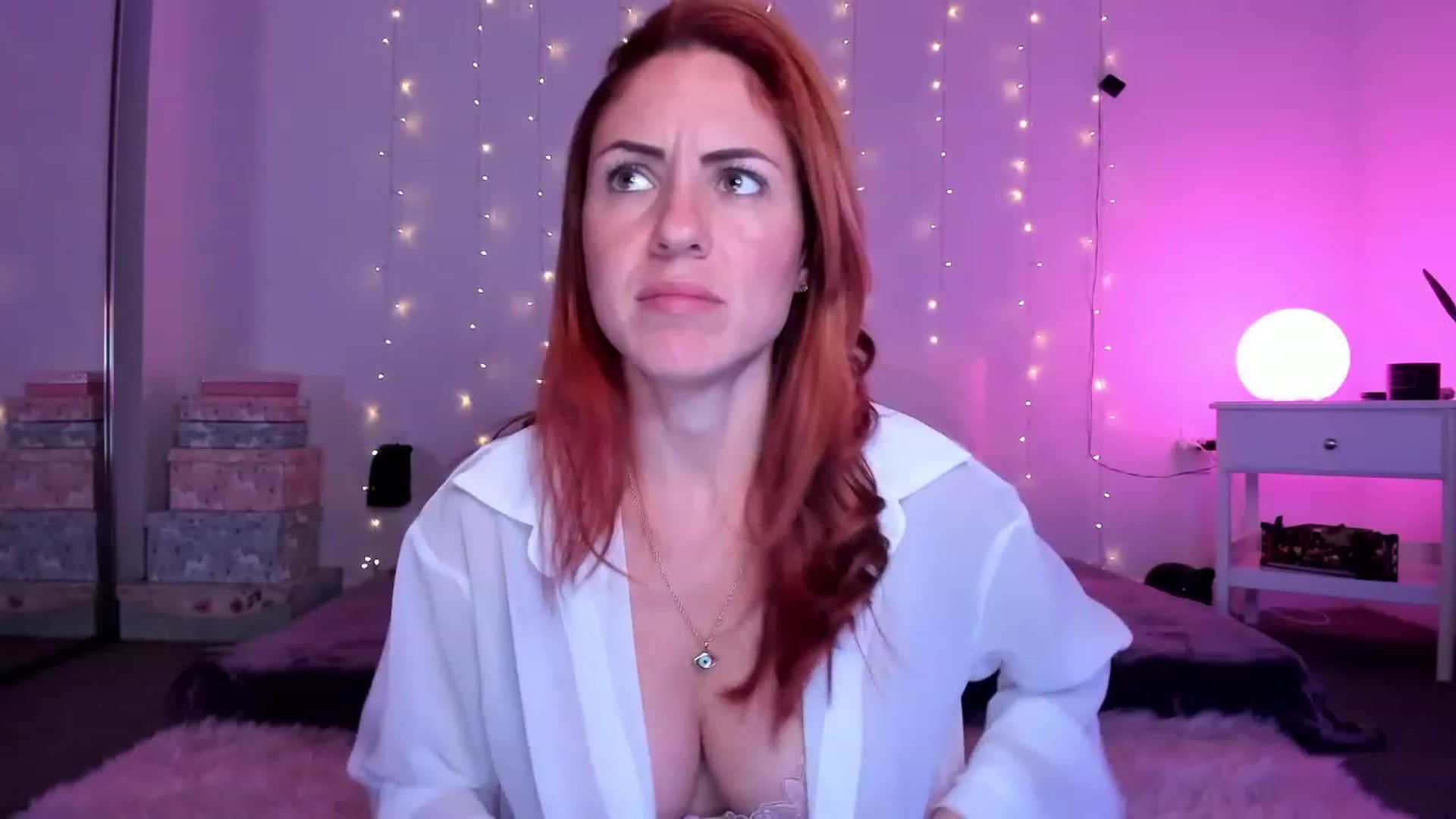 Gallery image thumbnail from AlisOnFire's myfreecams stream on, 11/16/2022, 07:46 image 1 of 20