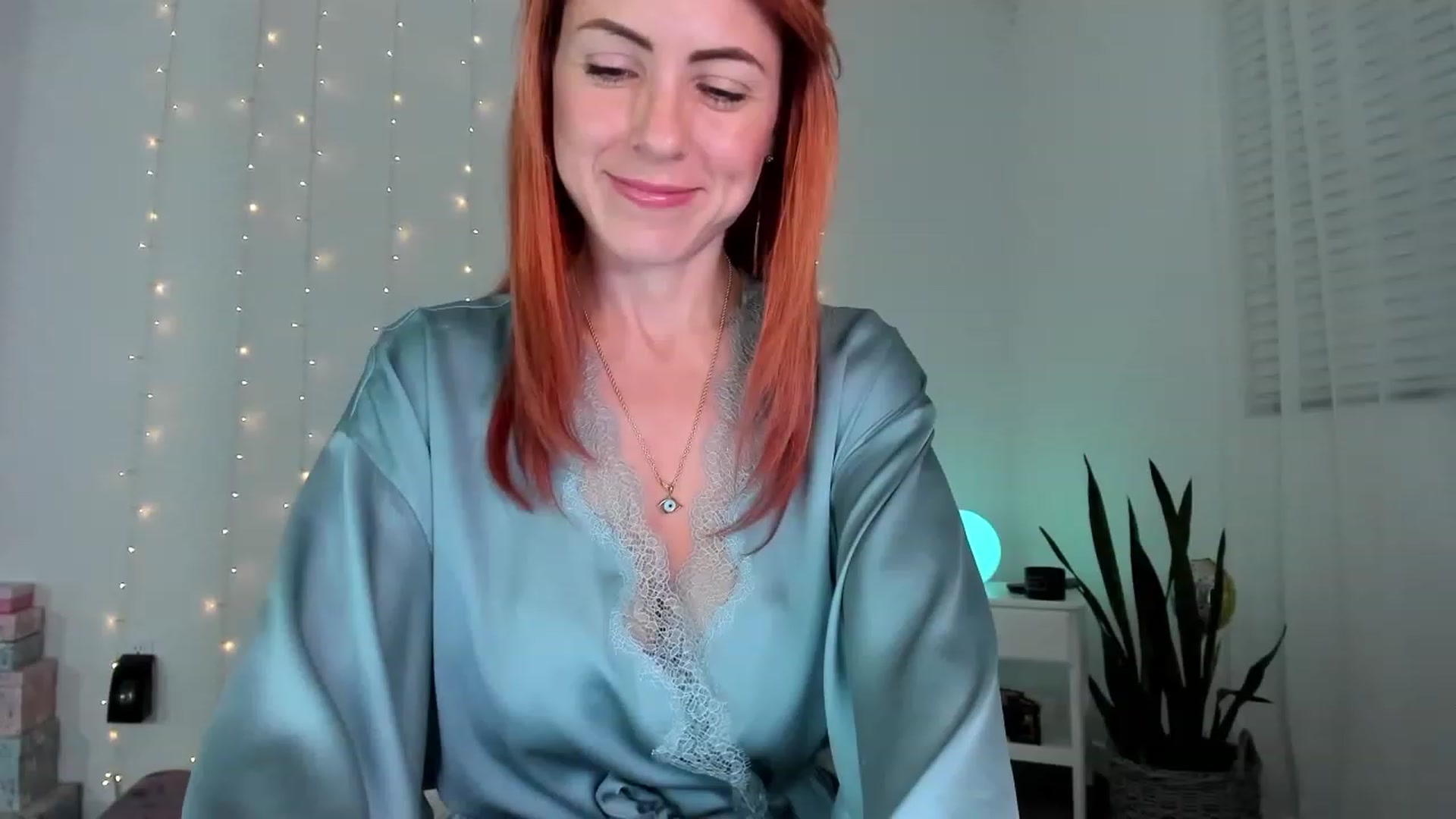 Gallery image thumbnail from AlisOnFire's myfreecams stream on, 11/18/2022, 03:14 image 9 of 20